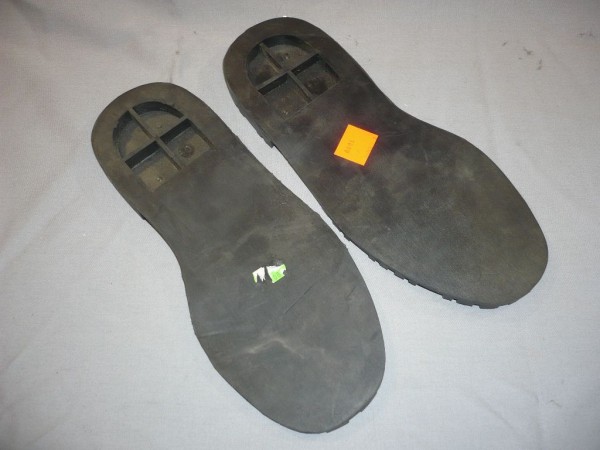 Gummisohlen für Stiefel in der Größe 10 1/2 bzw. Größe 44
