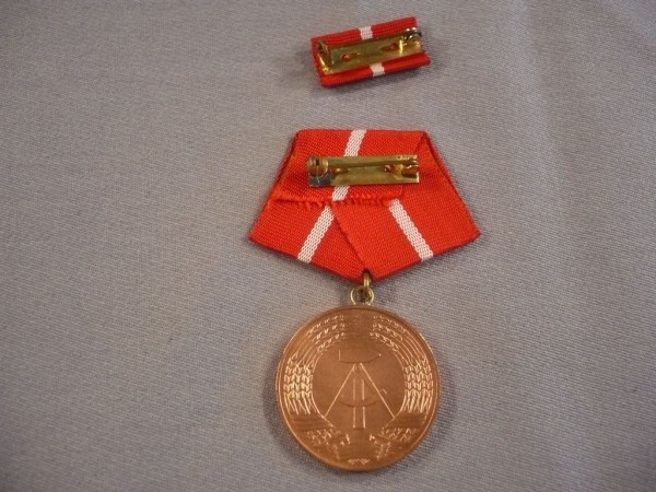 Medaille für treue Dienste in den Kampfgruppen der Arbeiterklasse, in Bronze