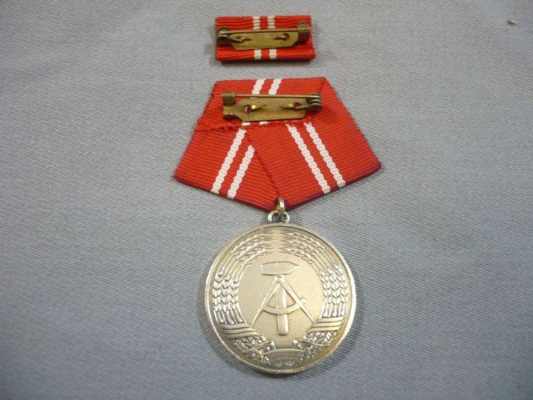 Medaille für treue Dienste in den Kampfgruppen der Arbeiterklasse in Silber