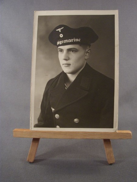 Portraifoto eines Mannes der Kriegsmarine 