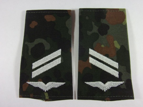 Rangschlaufen Obergefreiter weiß auf flecktarn mit Schwinge