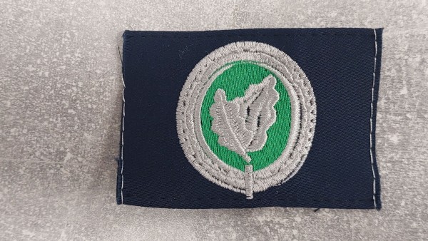 Bundeswehr Einzelkämpferabzeichen II silber auf blau maschinengestickt