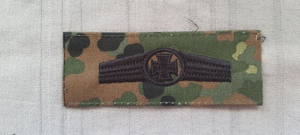 Tätigkeitsabzeichen, Kompaniefeldwebel / Schiffswachtmeister, schwarz auf flecktarn