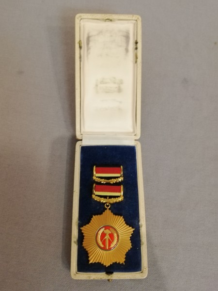 DDR Vaterländischer Verdienstorden Gold (3e) im Etui