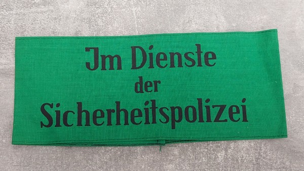 Armbinde Im Dienste der Sicherheitspolizei 3.Reich schwarz auf grün gedruckt