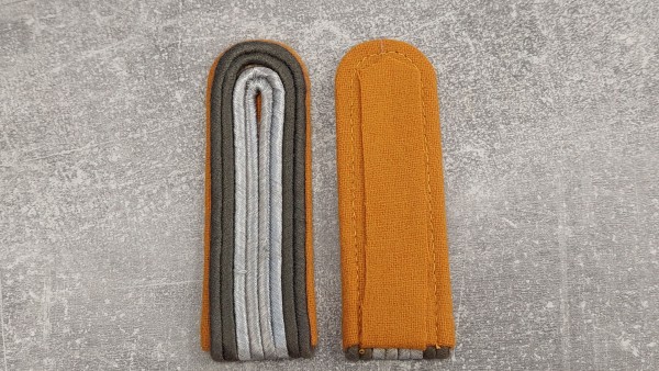Schulterklappen, Fernmeldetruppe, Fähnrich, mit Schlaufen, Neu