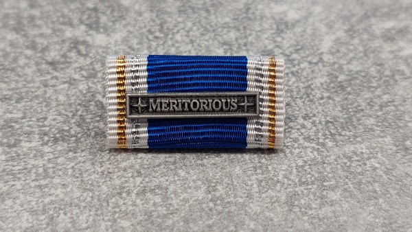 Nato- Einsatzmedaille Meritorious Service Medal, Bandschnalle