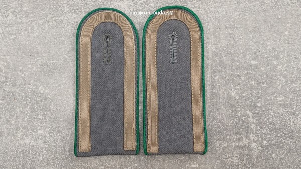Bundeswehr Schulterklappen Unteroffizier Infanterie mittelgrau mit Lasche