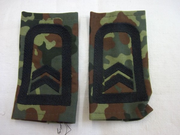 Rangschlaufen Oberfeldwebel, schwarz auf Flecktarn