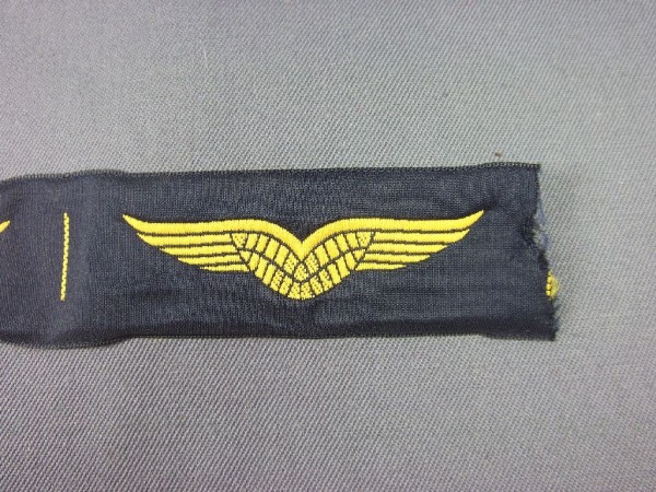 Tätigkeitsabzeichen, Militärluftfahrzeugführer zweites Modell, gelb gewebt in blau Flugzeugführer Doppelschwinge