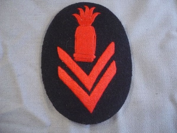 Laufbahnabzeichen Geschützführer 2 Winkel, Kaiserliche Marine, rot auf blau