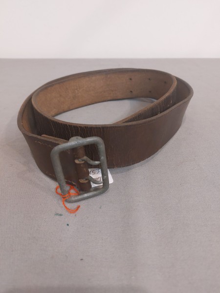 3.Reich Partei etc. Zweidornkoppel aus braunem Leder Original 105cm gestempelt