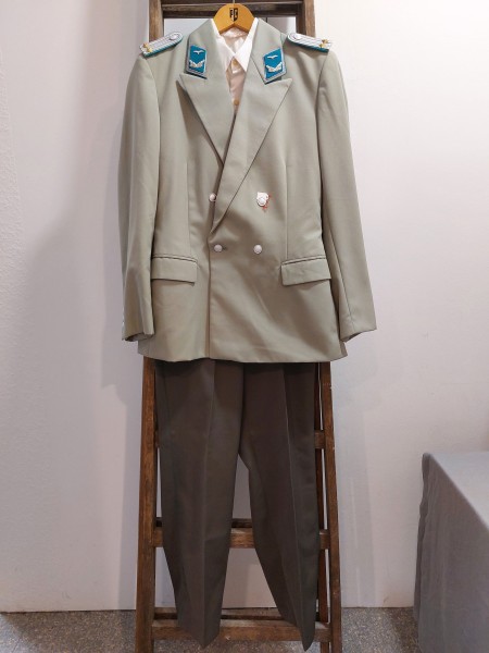 DDR Jacke, Hose und Hemd - Luftstreitkräfte - Gesellschaftsuniform - Leutnant Original