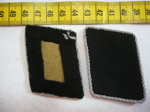 Kragenspiegel für Offiziere, Aluminium handgestickt auf schwarz, ohne Dienstgrad mit R...nen