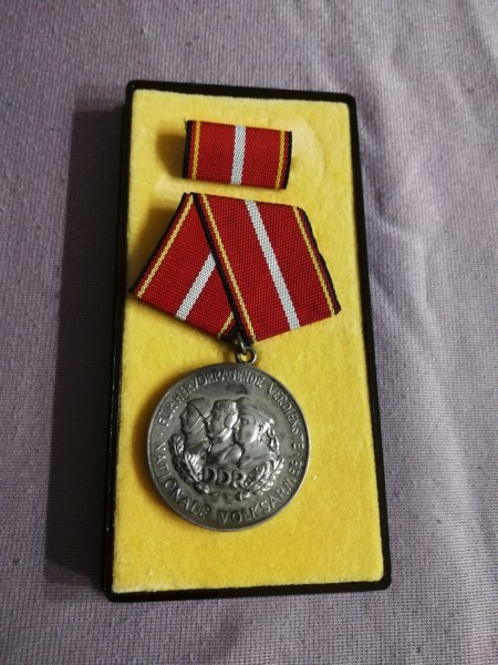 DDR Verdienstmedaille der Nationalen Volksarmee Silber Bartel 146d