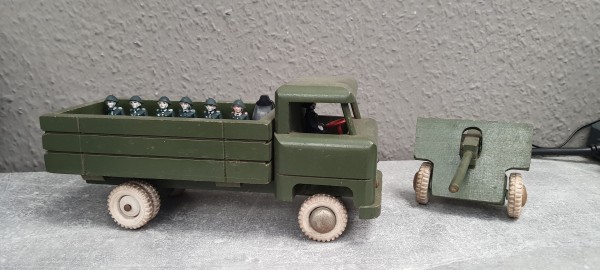 DDR LKW Mannschaftswagen Holz Modell Vero