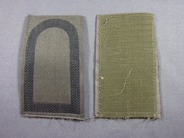 Rangschlaufen Stabsunteroffizier, schwarz in oliv mit Klett