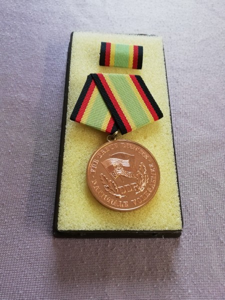 DDR Medaille für treue Dienste in der NVA in Bronze Bartel 151L