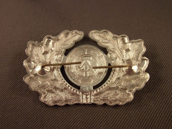 Mützenkranz mit Kokarde Landstreitkräfte, Aluminium silber