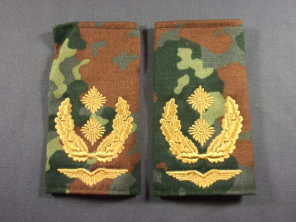 Rangschlaufen Generalmajor schwarz auf Flecktarn mit Schwinge