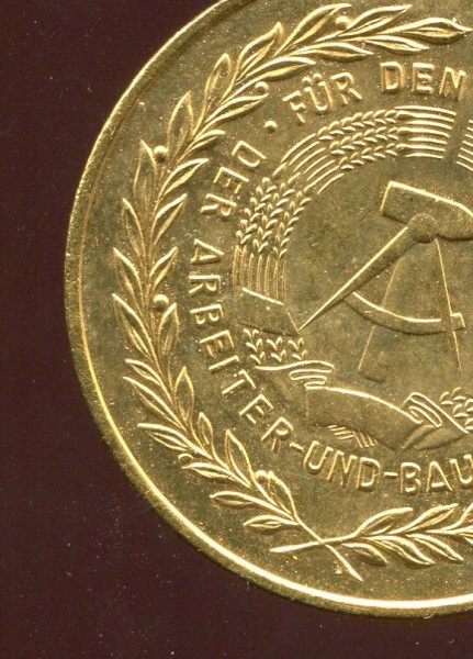DDR Verdienstmedaille der Grenztruppen der DDR in Gold Bartel 280a