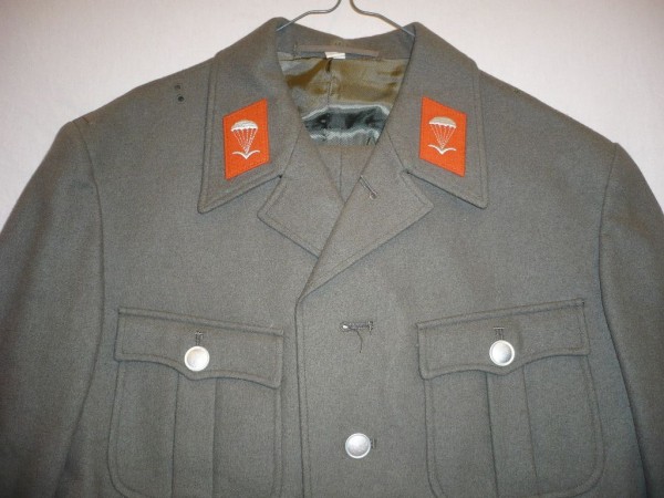 Jacke, Hose, Dienstjacke, Fallschirmjäger- Mannschaften, Jacke Größe K52-1, Steghose Größe G52-1, offener Kragen 