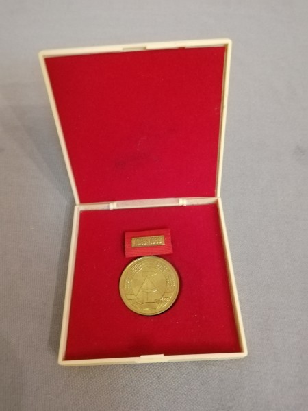 DDR Ehrenmedaille Zum 40. Jahrestag DDR im Verleihungsetui