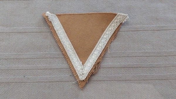 Dienstgradabzeichen Heer Gefreiter/ Gefreitenwinkel silber auf khaki