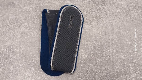 Bundeswehr Schulterklappen Offizier Sanitäter Sanitätstruppe dunkelgrau mit Lasche