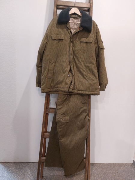 DDR Winterjacke und Winterhose Strichtarn, mit Fellkragen und Hosenträgern Größe k56 gebraucht