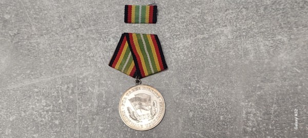DDR Medaille für treue Dienste in der NVA 900er Silber 10