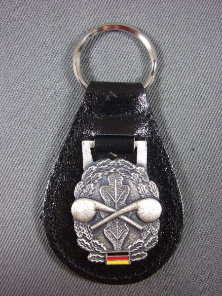 Schlüsselanhänger auf Leder mit Barettabzeichen ABC- Abwehrtruppe, Neu