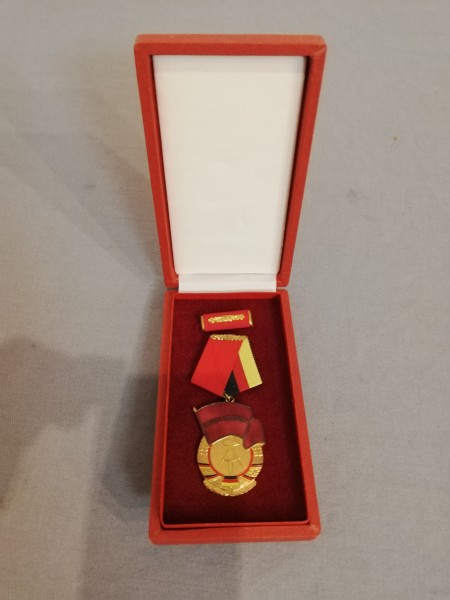 DDR Orden Banner der Arbeit Stufe I Bartel Nr. 6g im Etui