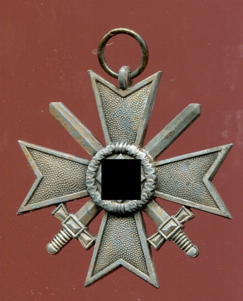 Wehrmacht Kriegsverdienstkreuz 2.Klasse mit Schwertern in Zink mit Bandstück