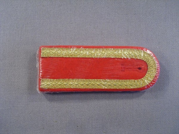 Allgemein: Schulterstücke für Vereine mit goldener Tresse auf rot, Unteroffizier