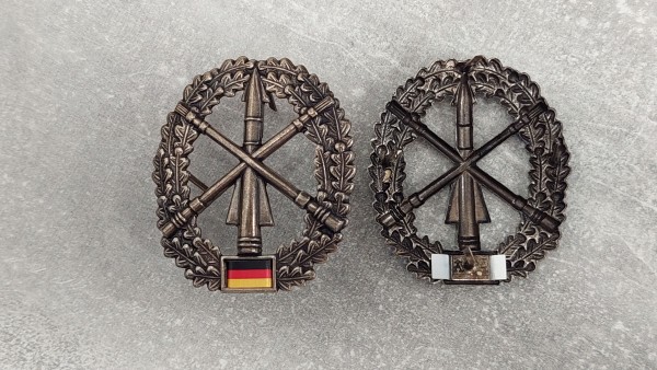 Bundeswehr Barettabzeichen Heeresflugabwehr Metall - altsilber