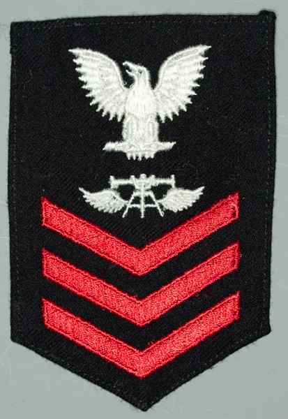 Armabzeichen für Hemden, Dienstgrad mit Laufbahnabzeichen, AQ Aviation Fire Control Technician, Petty Officer First Class 