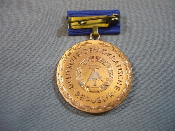 Pestalozzi Medaille für treue Dienste in Bronze