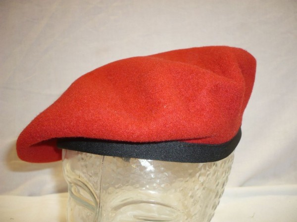 Barett, korallenrot, Größe 55