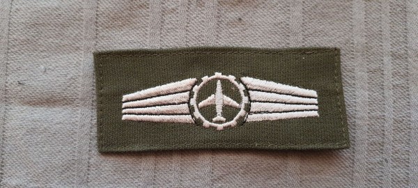 Tätigkeitsabzeichen, Logistisches Personal silber auf oliv silberne Schwingen