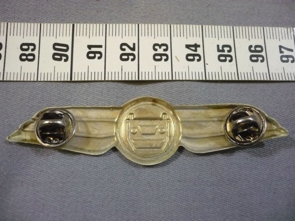 Tätigkeitsabzeichen, Luftwaffen- Kraftfahrer, Silber, Trageversuch mit Stiften 