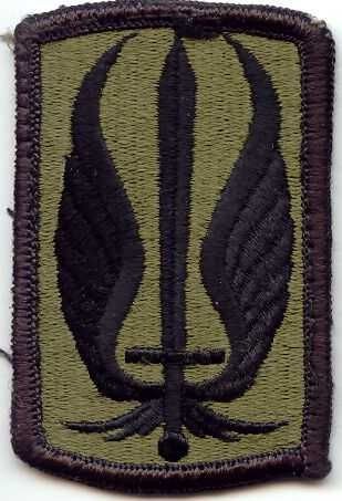 Armabzeichen 18th Aviation Brigade, tarnfarben ( OD )