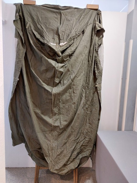 Frankreich 2-Mann Zelt oliv mit 2x Bundeswehr Zeltstabtaschen mit Inhalt