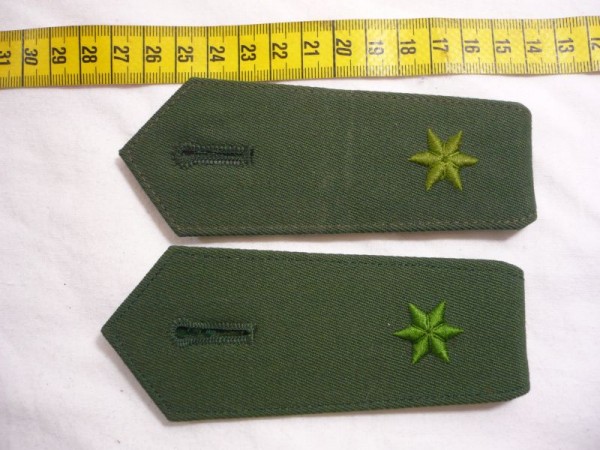 Allgemein: Schulterklappen Polizei grün, 1 Stern grün, Knopfloch