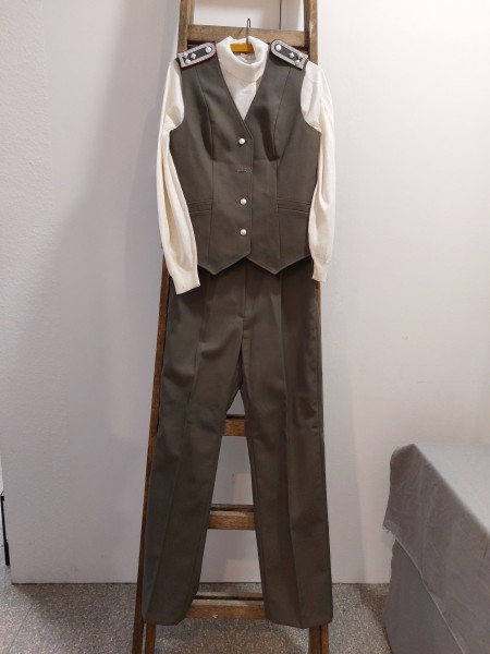 DDR Damen Weste Hose und Pullover NVA Größe g88 Original