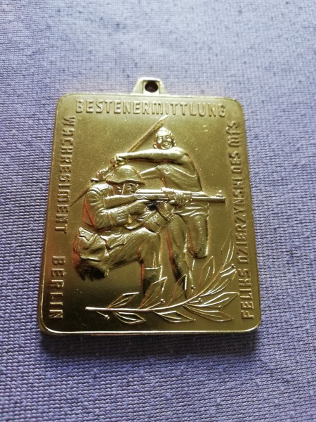 DDR MfS Medaille Dynamo Bestenermittlung Wachregiment Berlin F.Dzieryznski