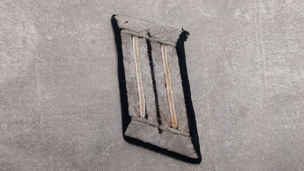 Kragenspiegel Wehrmacht Offizier Infanterie auf Dunkelgrün Original
