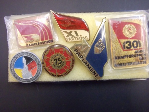 Plakettensatz, 30 Jahre Kampfgruppen, 1x Sowjetunion Kampfposition XI und X, Soldaten 75 Iniative, FDJ XI Parlament 