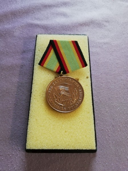 DDR Medaille für treue Dienste in der NVA in Bronze Bartel 151k