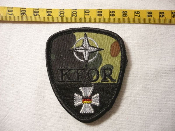 Verbandsabzeichen KFOR, schwarz auf Flecktarn, 7cm